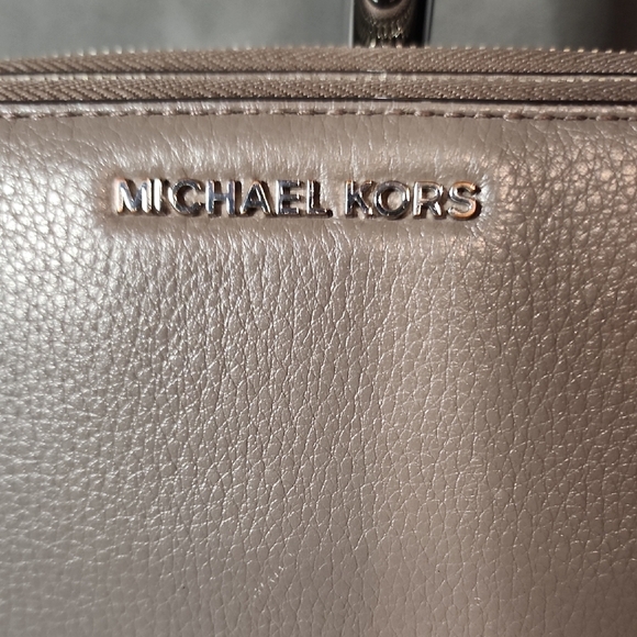 Michael Kors Taupe Travel DELUXE Wallet - Picture 2 of 9